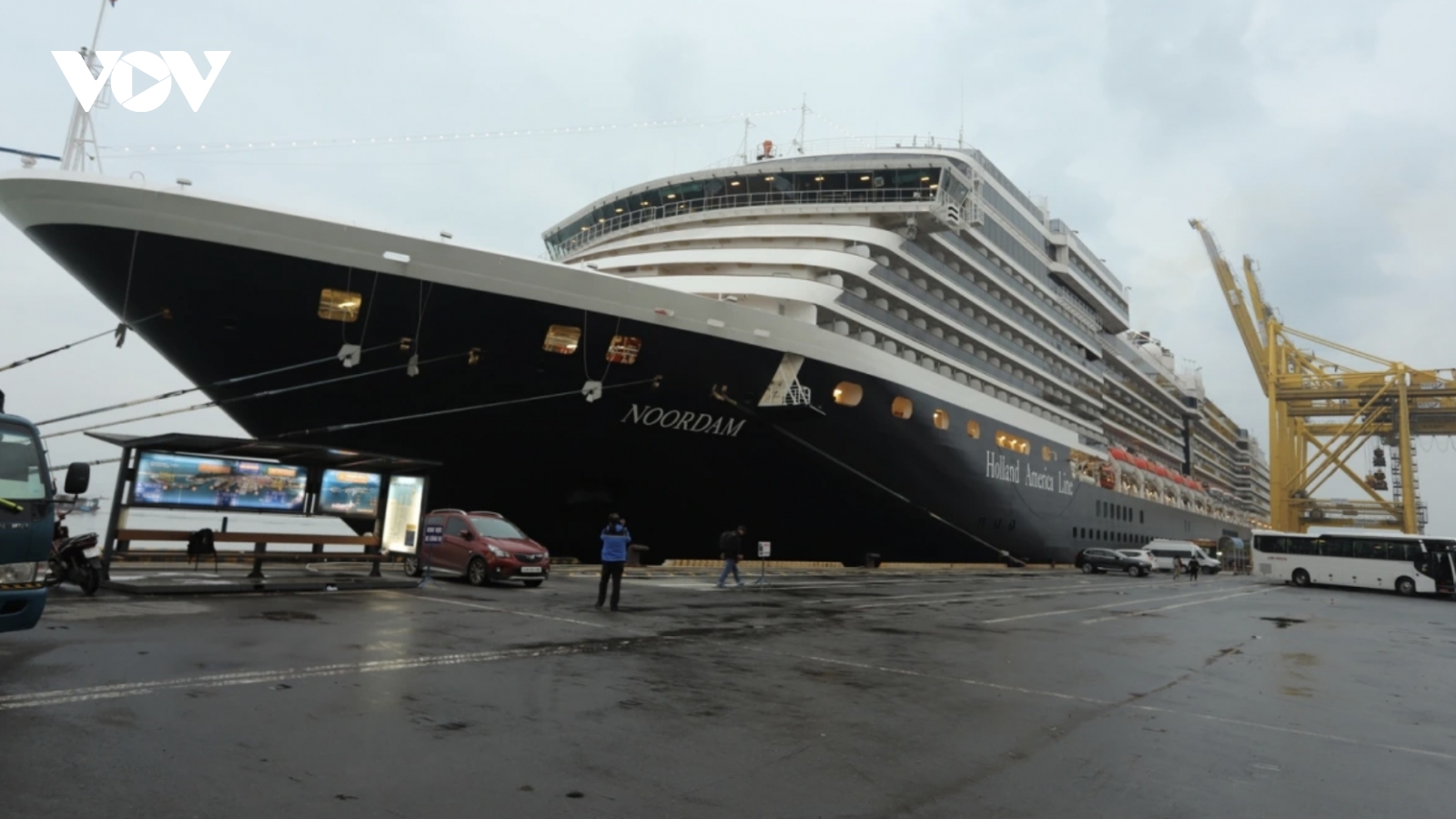 Cruise ship brings over 2,000 foreign tourists to Da Nang on New Year's Day